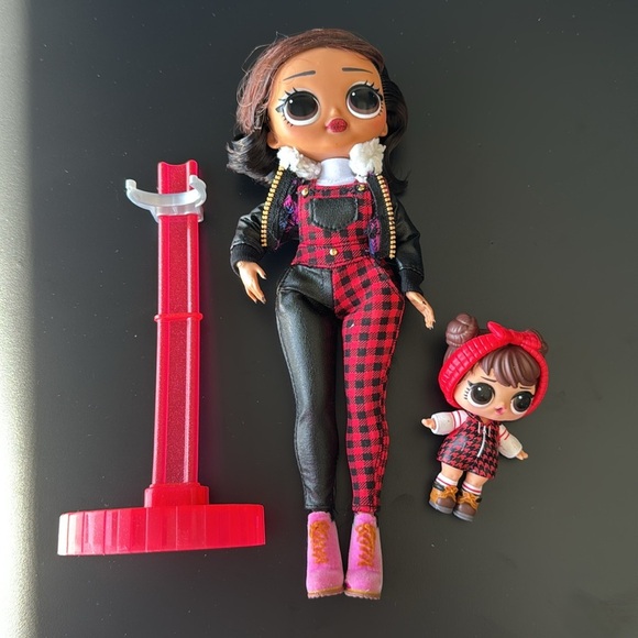 Bundle | LOL OMG! | Camp Cutie doll & lil sister | accessories & stand - Picture 1 of 3